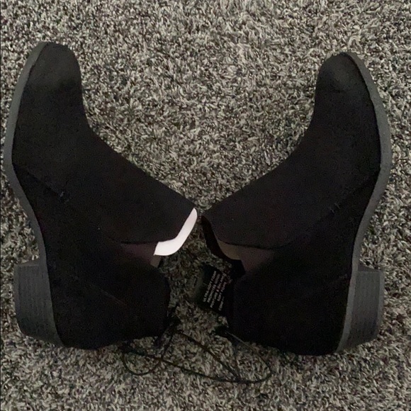 Black Heeled Ankle Booties with zipper - Picture 4 of 5